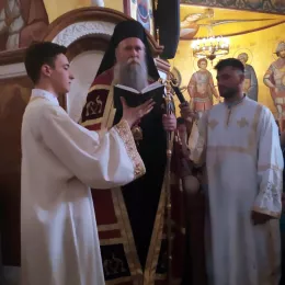 Хиљаде вјерника пред подгоричким саборним храмом