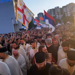 Хиљаде вјерника пред подгоричким саборним храмом