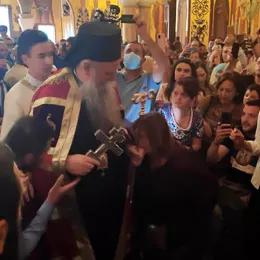 Хиљаде вјерника пред подгоричким саборним храмом