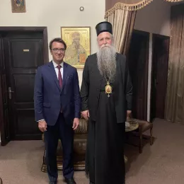 Изабрани Митрополит Јоаникије са амбасадором Руске Федерације и амбасадорком Бугарске