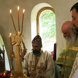 Епископ Методије освештао темеље храма у манастиру Сомина