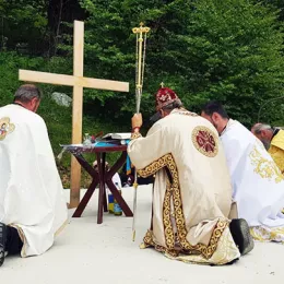 Епископ Методије освештао темеље храма у манастиру Сомина