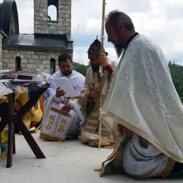 Епископ Методије освештао темеље храма у манастиру Сомина