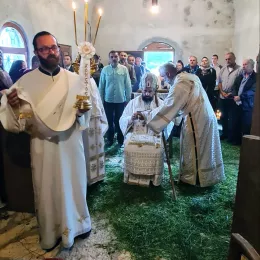 Епископ Методије богослужио у селу Азане