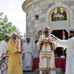 Литургију у Долима пивским служио Епископ Методије