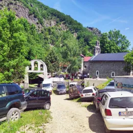 Литургијско сабрање у манастиру Бијела