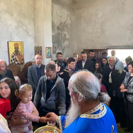 Епископ Методије на Духовски понедељак богослужио у селу Полица код Берана