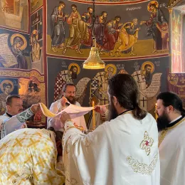 Епископ Методије на Тројичиндан богослужио у манастиру Мајсторовина