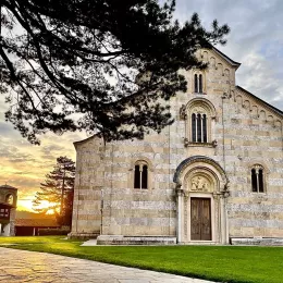 Манастир Високи Дечани