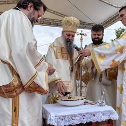 Патријарх Порфирије освештао спомен-капелу Светих српских новомученика у Маутхаузену