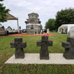 Патријарх Порфирије освештао спомен-капелу Светих српских новомученика у Маутхаузену