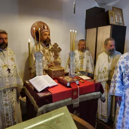 Епископ Методије служио Литургију на темељима храма Свих Светих, на Великом пијеску