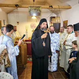 Епископ Методије служио Литургију на темељима храма Свих Светих, на Великом пијеску