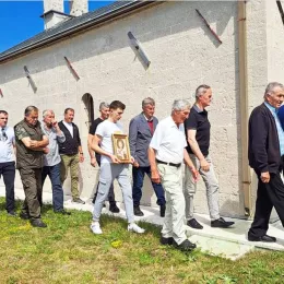 Тројчиндан у селу Кленак у Бањанима