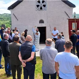 Тројчиндан у селу Кленак у Бањанима