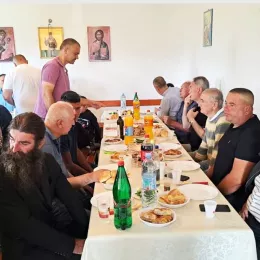 Тројчиндан у селу Кленак у Бањанима