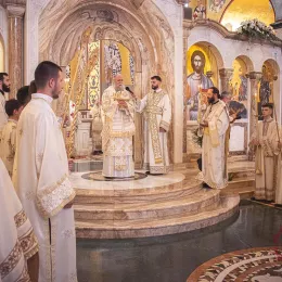 Литургијски прослављено 25 година архијерејске службе Митрополита Јоаникија