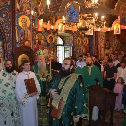Тројичиндан прослављен у Острогу, богослужио Митрополит Јоаникије