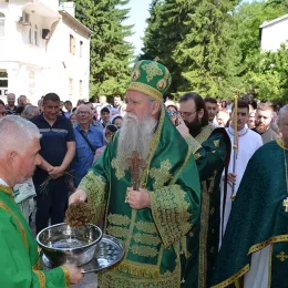 Тројичиндан прослављен у Острогу, богослужио Митрополит Јоаникије