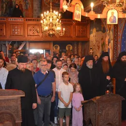 Тројичиндан прослављен у Острогу, богослужио Митрополит Јоаникије