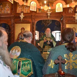 Тројичиндан прослављен у Острогу, богослужио Митрополит Јоаникије