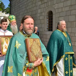 Тројичиндан прослављен у Острогу, богослужио Митрополит Јоаникије