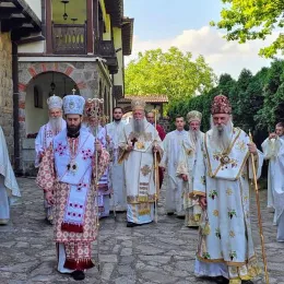 Митрополит Јоаникије на Видовдан