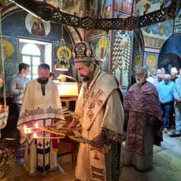 Архијерејска Литургија и парастос у манастиру Подмалинско