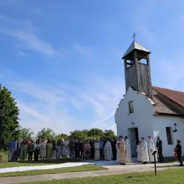 Света архијерејска Литургија у Бачком Добром Пољу