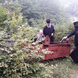 Литургија у манастиру Урошевица