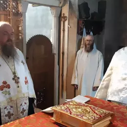 Бденије уочи празника Иконе Пресвете Богородице Тројеручице