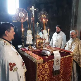 Литургија на празник Пресвете Богородице Тројеручице