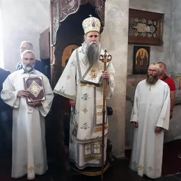 У пету недјељу по Духовима Литургија служена у Ђурђевим Ступовима