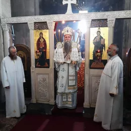 У пету недјељу по Духовима Литургија служена у Ђурђевим Ступовима