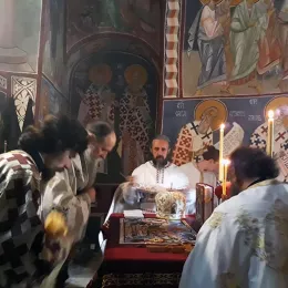 Литургија у манастиру Подмалинско