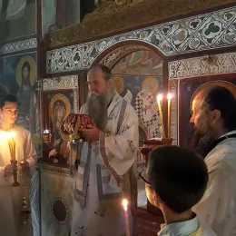 Литургија у манастиру Подмалинско