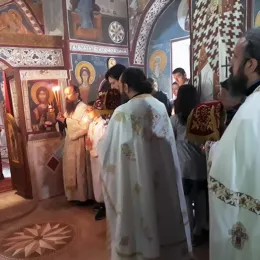 Литургија у манастиру Подмалинско