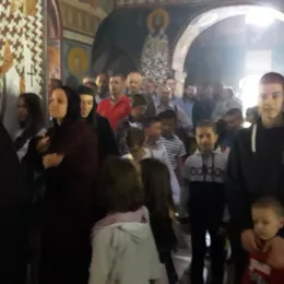 Литургија у манастиру Подмалинско