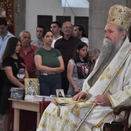 Епископ Јоаникије служио у никшићкој Саборној цркви покрај моштију Светог Нектарија ЕгинскогЕпископ Јоаникије служио у никшићкој Саборној цркви покрај моштију Светог Нектарија ЕгинскогЕпископ Јоаникије служио у никшићкој Саборној цркви покрај моштију Светог Нектарија Егинског