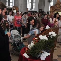 Епископ Јоаникије служио у никшићкој Саборној цркви покрај моштију Светог Нектарија Егинског