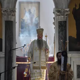 Епископ Јоаникије служио у никшићкој Саборној цркви покрај моштију Светог Нектарија Егинског