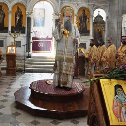 Епископ Јоаникије служио у никшићкој Саборној цркви покрај моштију Светог Нектарија Егинског