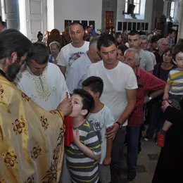 Епископ Јоаникије служио у никшићкој Саборној цркви покрај моштију Светог Нектарија Егинског