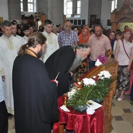 Епископ Јоаникије служио у никшићкој Саборној цркви покрај моштију Светог Нектарија Егинског