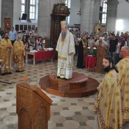 Епископ Јоаникије служио у никшићкој Саборној цркви покрај моштију Светог Нектарија Егинског
