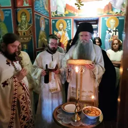 Владика Јоаникије богослужио у манастиру Калудра