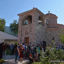 Седморица архијереја у манастиру Рибњак освештали цркву Светих апостола Петра и Павла