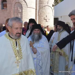 Седморица архијереја у манастиру Рибњак освештали цркву Светих апостола Петра и Павла