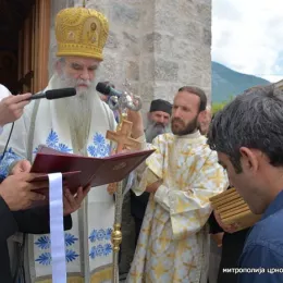 Седморица архијереја у манастиру Рибњак освештали цркву Светих апостола Петра и Павла