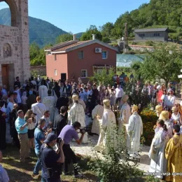 Седморица архијереја у манастиру Рибњак освештали цркву Светих апостола Петра и Павла